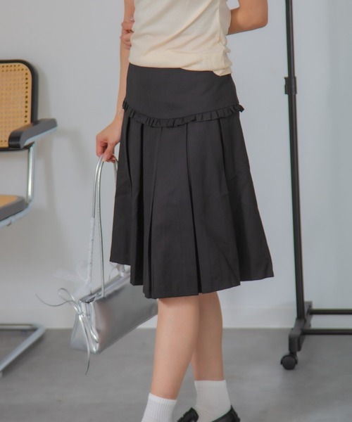 Chiina(チーナ)の「Chiina / ボックスプリーツ膝丈スカート(スカート・レディース・グレー/ベージュ/ブラック/ホワイト・MEDIUM/SMALL)」の6枚目の写真