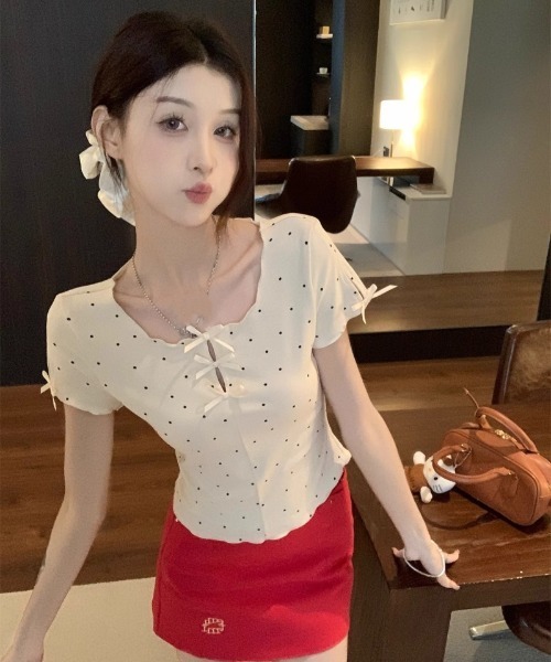 Ritzy(リッツィー)の「ドット柄 × リボンデザイン フィット感半袖 T シャツ(Tシャツ/カットソー・レディース・ホワイト・M)」の1枚目の写真