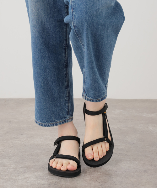 FRAMeWORK（フレームワーク）の「Teva/テバ W ORIGINAL UNIVERSAL SLIM（サンダル・レディース・ブラック/ベージュ・25cm/24cm/23cm）」の4枚目の写真