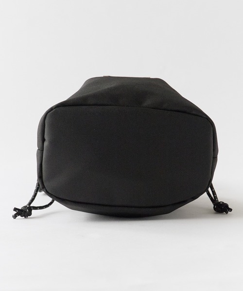PENNEYS（ぺニーズ）の「PENNEYS/ペニーズ DRAWSTRING POUCH ロゴワッペン 巾着仕様 ショルダーバッグ 2026年 夏 夏服（ショルダーバッグ・メンズ・ブラック/ベージュ/オリーブ/ネイビー・FREE）」の20枚目の写真
