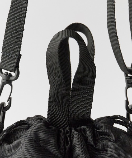 PENNEYS（ぺニーズ）の「PENNEYS/ペニーズ DRAWSTRING POUCH ロゴワッペン 巾着仕様 ショルダーバッグ 2026年 夏 夏服（ショルダーバッグ・メンズ・ブラック/ベージュ/オリーブ/ネイビー・FREE）」の12枚目の写真