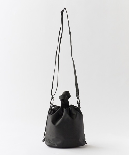 PENNEYS（ぺニーズ）の「PENNEYS/ペニーズ DRAWSTRING POUCH ロゴワッペン 巾着仕様 ショルダーバッグ 2026年 夏 夏服（ショルダーバッグ・メンズ・ブラック/ベージュ/オリーブ/ネイビー・FREE）」の19枚目の写真