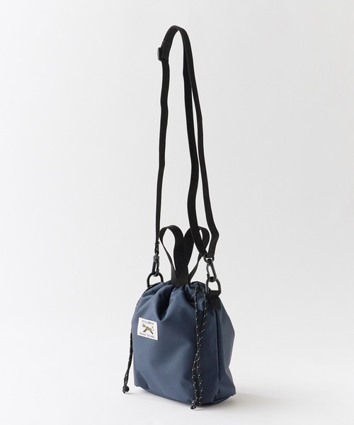 PENNEYS（ぺニーズ）の「PENNEYS/ペニーズ DRAWSTRING POUCH ロゴワッペン 巾着仕様 ショルダーバッグ 2026年 夏 夏服（ショルダーバッグ・メンズ・ブラック/ベージュ/オリーブ/ネイビー・FREE）」の8枚目の写真
