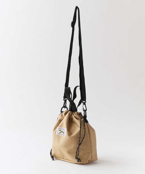 PENNEYS（ぺニーズ）の「PENNEYS/ペニーズ DRAWSTRING POUCH ロゴワッペン 巾着仕様 ショルダーバッグ 2026年 夏 夏服（ショルダーバッグ・メンズ・ブラック/ベージュ/オリーブ/ネイビー・FREE）」の6枚目の写真