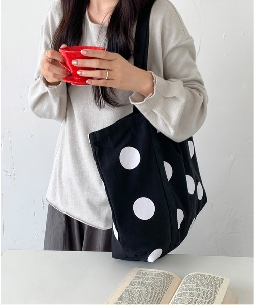 WEGO（ウィゴー）の「[A4・PC収納可]大人気ドット柄BIGエコトートバッグ（トートバッグ・レディース・ホワイト・FREE）」の4枚目の写真