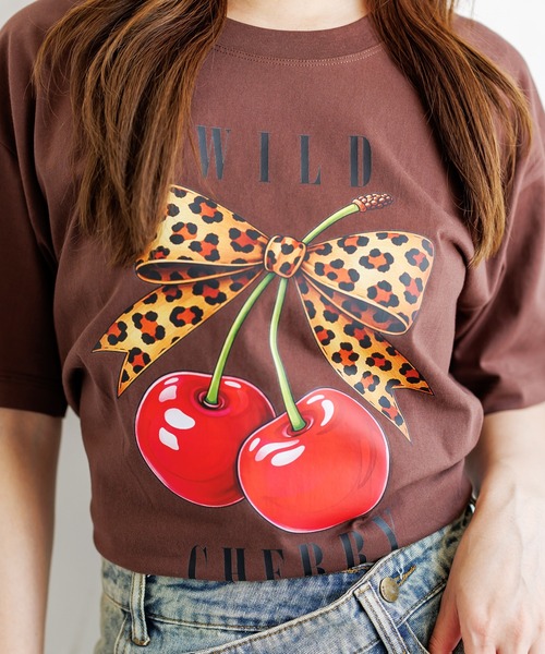 attagirl(アタガール)の「オーバーサイズチェリープリントTシャツ(Tシャツ/カットソー・レディース・ブラウン/ホワイト/ブラック・L/M)」の9枚目の写真