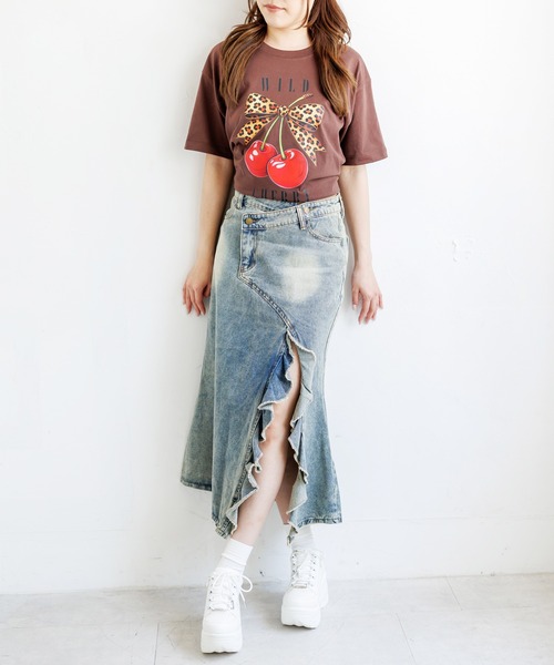 attagirl(アタガール)の「オーバーサイズチェリープリントTシャツ(Tシャツ/カットソー・レディース・ブラウン/ホワイト/ブラック・L/M)」の11枚目の写真