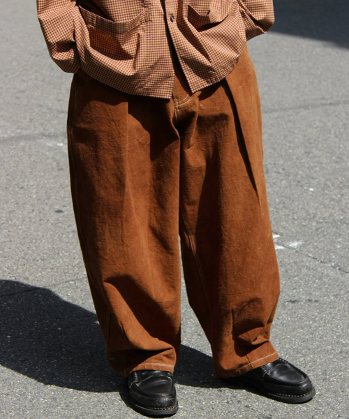 WISM(ウィズム)の「STORY mfg. / ストーリーエムエフジー. LUSH PANTS(その他パンツ・メンズ・ブラウン・MEDIUM)」の1枚目の写真