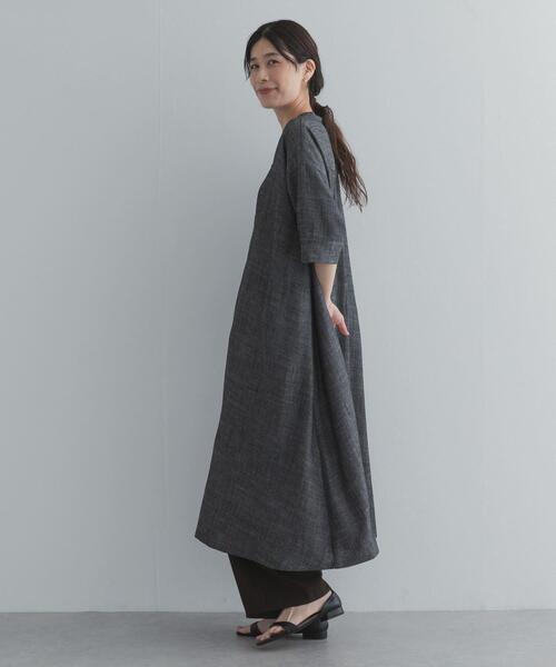 URBAN RESEARCH DOORS(アーバンリサーチドアーズ)の「リネン混5分袖ミディワンピース(ワンピース・レディース・ブラック/インディゴブルー・FREE)」の6枚目の写真