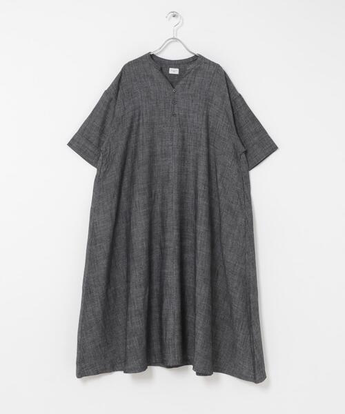 URBAN RESEARCH DOORS(アーバンリサーチドアーズ)の「リネン混5分袖ミディワンピース(ワンピース・レディース・ブラック/インディゴブルー・FREE)」の10枚目の写真