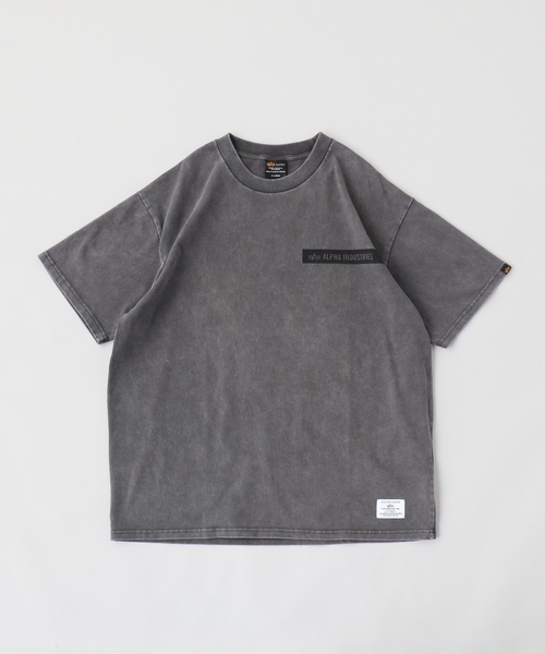 Alpha Industries（アルファインダストリーズ）の「ALPHA INDUSTRIES / アルファ インダストリーズ SITTING PRETTY T-SHIRT（Tシャツ/カットソー・メンズ・チャコールグレー/ホワイト/ブラック・LARGE/X-LARGE/MEDIUM）」の3枚目の写真