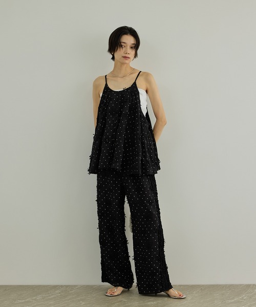 crinkle crinkle crinkle(クリンクルクリンクルクリンクル)の「【WEB先行販売】【crinkle crinkle crinkle】別注ドットレーヨンシャンタン 3D刺繍パンツ(その他パンツ・レディース・ブラック系その他・FREE)」の2枚目の写真
