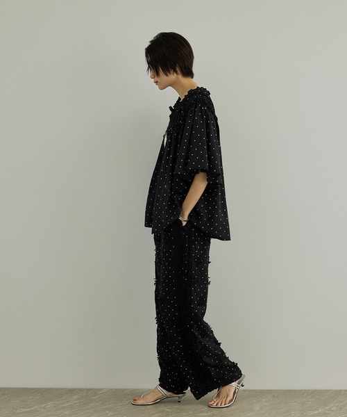 crinkle crinkle crinkle(クリンクルクリンクルクリンクル)の「【WEB先行販売】【crinkle crinkle crinkle】別注ドットレーヨンシャンタン 3D刺繍パンツ(その他パンツ・レディース・ブラック系その他・FREE)」の18枚目の写真