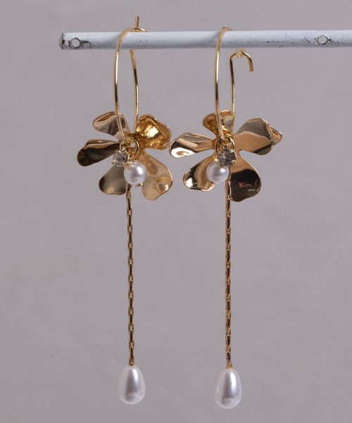 TONE SELECT GOODS(トーンセレクトグッズ)の「【Peony/ピオニー】フラワーパールチェーンドロップピアス(ピアス(両耳用)・レディース・ゴールド・FREE)」の8枚目の写真