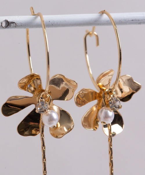 TONE SELECT GOODS(トーンセレクトグッズ)の「【Peony/ピオニー】フラワーパールチェーンドロップピアス(ピアス(両耳用)・レディース・ゴールド・FREE)」の11枚目の写真