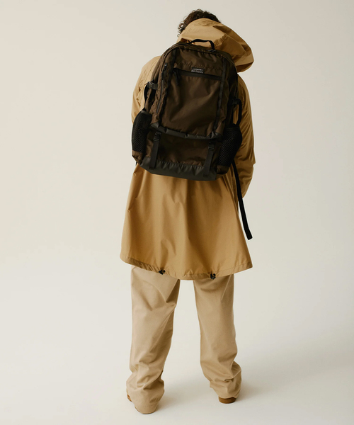 417 EDIFICE(フォーワンセブンエディフィス)の「KiU / キウ LC BACKPACK(バックパック/リュック・メンズ・ブラック/ブラウン/イエロー・FREE)」の9枚目の写真