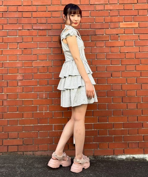 Candy Stripper（キャンディストリッパー）の「DOUBLE PUFF SLEEVE BORDER MINI ワンピース（ワンピース・レディース・グレー/ライトグレー・FREE）」の5枚目の写真