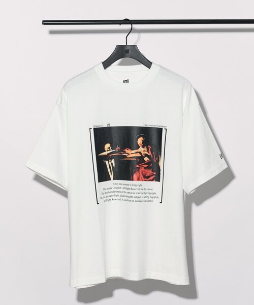 COLONY 2139（コロニートゥーワンスリーナイン）の「【ConVenir】カラヴァッジョTシャツ（Tシャツ/カットソー・メンズ・ブラック/ホワイト・MEDIUM/LARGE）」の2枚目の写真