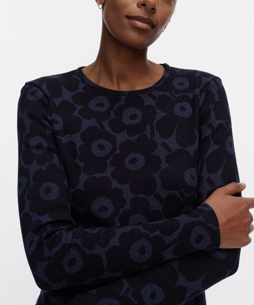 marimekko(マリメッコ)の「Vaihde Unikko / shirt(Tシャツ/カットソー・レディース・ネイビー・X-SMALL/SMALL/MEDIUM/LARGE)」の4枚目の写真