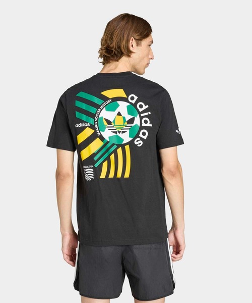 adidas(アディダス)の「アーカイブ サッカー グラフィックTシャツ / アディダスオリジナルス adidas Originals(Tシャツ/カットソー・メンズ・ブラック・SMALL/MEDIUM/LARGE/X-LARGE/XX-LARGE/X-SMALL/3XL)」の2枚目の写真