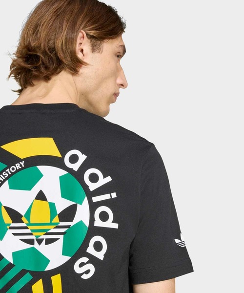 adidas(アディダス)の「アーカイブ サッカー グラフィックTシャツ / アディダスオリジナルス adidas Originals(Tシャツ/カットソー・メンズ・ブラック・SMALL/MEDIUM/LARGE/X-LARGE/XX-LARGE/X-SMALL/3XL)」の4枚目の写真
