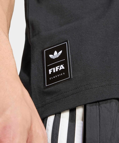 adidas(アディダス)の「アーカイブ サッカー グラフィックTシャツ / アディダスオリジナルス adidas Originals(Tシャツ/カットソー・メンズ・ブラック・SMALL/MEDIUM/LARGE/X-LARGE/XX-LARGE/X-SMALL/3XL)」の3枚目の写真