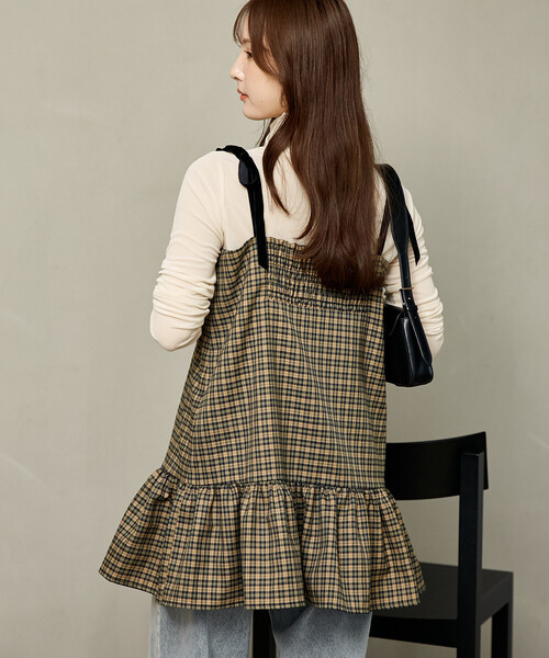 MARY QUANT(マリークワント)の「MARY QUANT × PUBLUX/マリークワント 別注 ベロア リボン チェック ミニ キャミソール ワンピース 限定展開(ワンピース・レディース・ベージュ/グレー・フリ-)」の5枚目の写真