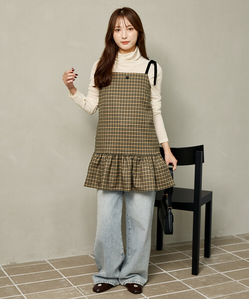 MARY QUANT(マリークワント)の「MARY QUANT × PUBLUX/マリークワント 別注 ベロア リボン チェック ミニ キャミソール ワンピース 限定展開(ワンピース・レディース・ベージュ/グレー・フリ-)」の7枚目の写真