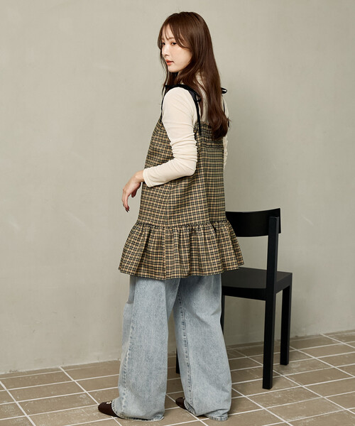 MARY QUANT(マリークワント)の「MARY QUANT × PUBLUX/マリークワント 別注 ベロア リボン チェック ミニ キャミソール ワンピース 限定展開(ワンピース・レディース・ベージュ/グレー・フリ-)」の8枚目の写真