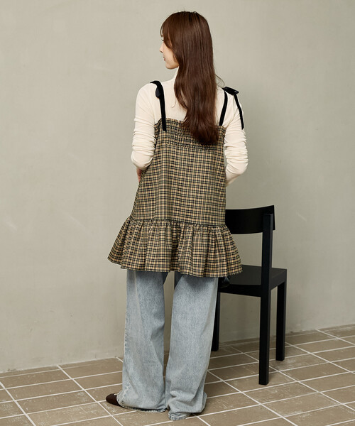 MARY QUANT(マリークワント)の「MARY QUANT × PUBLUX/マリークワント 別注 ベロア リボン チェック ミニ キャミソール ワンピース 限定展開(ワンピース・レディース・ベージュ/グレー・フリ-)」の9枚目の写真