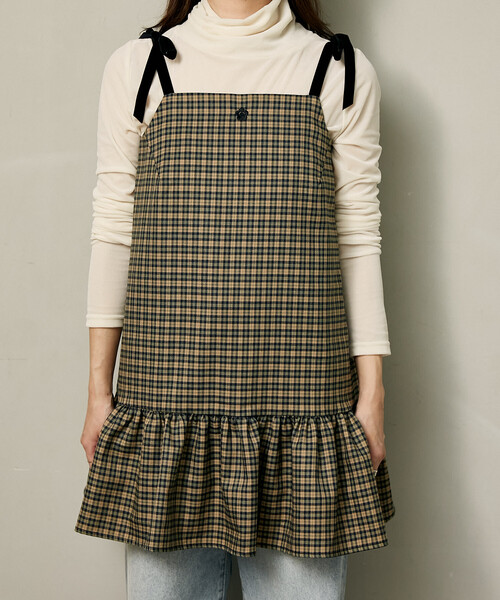 MARY QUANT(マリークワント)の「MARY QUANT × PUBLUX/マリークワント 別注 ベロア リボン チェック ミニ キャミソール ワンピース 限定展開(ワンピース・レディース・ベージュ/グレー・フリ-)」の22枚目の写真