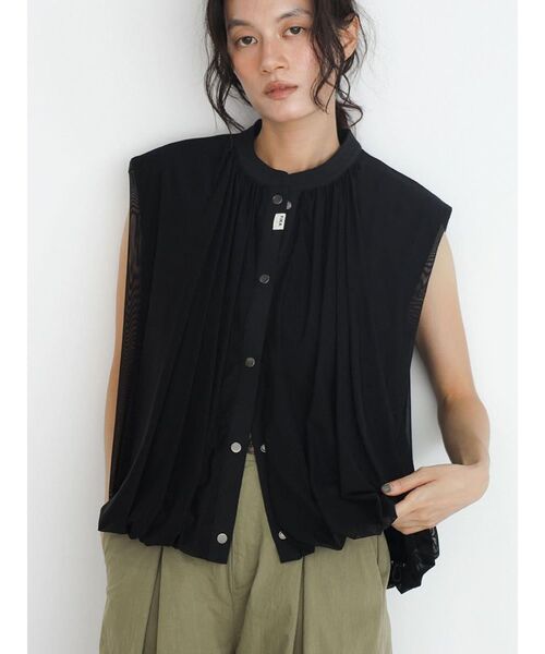 FIKA.(フィーカ)の「Reversible tulle vest(ベスト・レディース・オフホワイト/ブラウン/ブラック・FREE)」の2枚目の写真