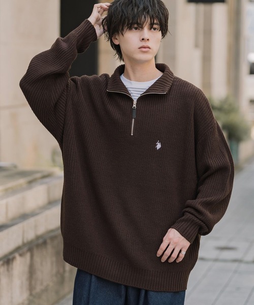 U.S. POLO ASSN.(ユーエスポロアッスン)の「新色追加 U.S. POLO ASSN. ユーエスポロアッスン 別注コラボオーバーサイズワンポイントロゴ刺繍畦編みハーフジップ長袖ニットセーター(ニット/セーター・メンズ・アイボリー/ブラウン/ブラック/レッド/グレー/ネイビー/チャコールグレー/ベージュ・M/XL/L)」の5枚目の写真