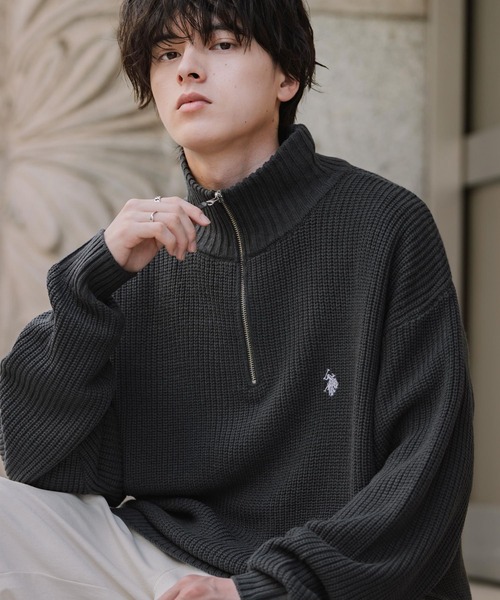 U.S. POLO ASSN.(ユーエスポロアッスン)の「新色追加 U.S. POLO ASSN. ユーエスポロアッスン 別注コラボオーバーサイズワンポイントロゴ刺繍畦編みハーフジップ長袖ニットセーター(ニット/セーター・メンズ・アイボリー/ブラウン/ブラック/レッド/グレー/ネイビー/チャコールグレー/ベージュ・M/XL/L)」の3枚目の写真