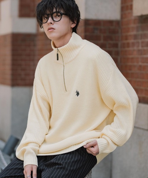 U.S. POLO ASSN.(ユーエスポロアッスン)の「新色追加 U.S. POLO ASSN. ユーエスポロアッスン 別注コラボオーバーサイズワンポイントロゴ刺繍畦編みハーフジップ長袖ニットセーター(ニット/セーター・メンズ・アイボリー/ブラウン/ブラック/レッド/グレー/ネイビー/チャコールグレー/ベージュ・M/XL/L)」の2枚目の写真