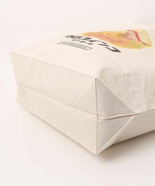 Moftique（モフティック）の「Moftique（モフティック） トートバッグ キャンバス マチ有 ウロコインコ パイナップル 鳥 ペット アニマル プリント Lサイズ ユニセックス（トートバッグ・レディース・ナチュラル・FREE）」の4枚目の写真