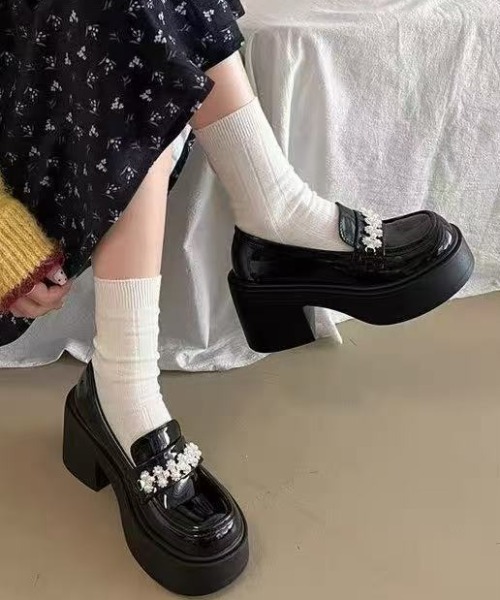 Teem Store(チームストア)の「パールモチーフ 厚底チャンキーヒールローファー(ローファー・レディース・ホワイト/ブラック・L/M/S)」の2枚目の写真