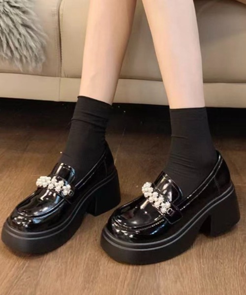 Teem Store(チームストア)の「パールモチーフ 厚底チャンキーヒールローファー(ローファー・レディース・ホワイト/ブラック・L/M/S)」の5枚目の写真