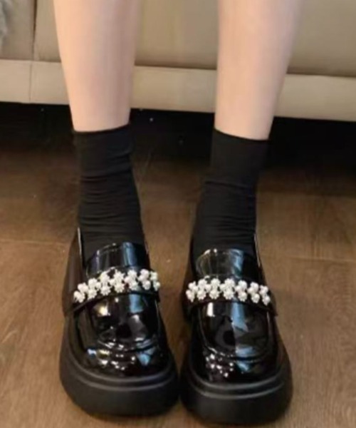 Teem Store(チームストア)の「パールモチーフ 厚底チャンキーヒールローファー(ローファー・レディース・ホワイト/ブラック・L/M/S)」の6枚目の写真
