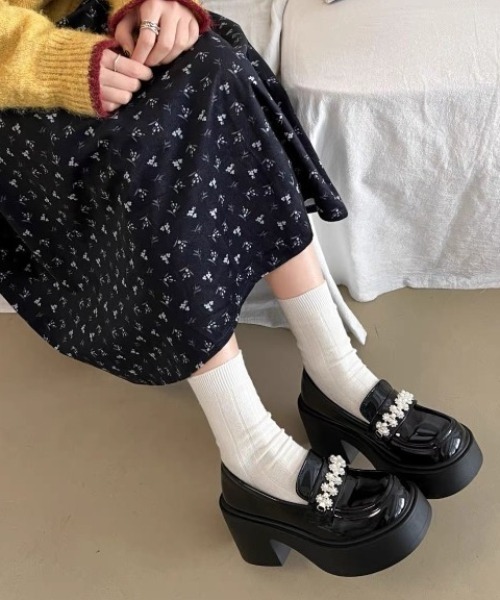 Teem Store(チームストア)の「パールモチーフ 厚底チャンキーヒールローファー(ローファー・レディース・ホワイト/ブラック・L/M/S)」の13枚目の写真