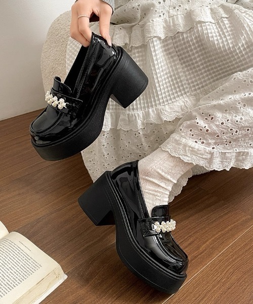 Teem Store(チームストア)の「パールモチーフ 厚底チャンキーヒールローファー(ローファー・レディース・ホワイト/ブラック・L/M/S)」の20枚目の写真