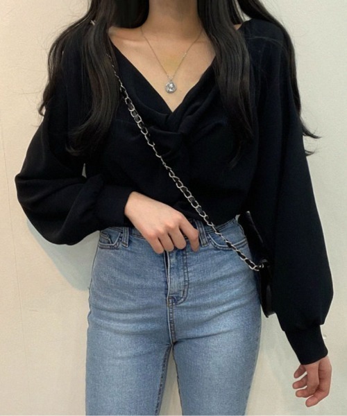 FLINEA(フリネア)の「Vネッククロス長袖ブラウス(シャツ/ブラウス・レディース・ブラック/ベージュ/ブルー/レンガ・FREE)」の1枚目の写真