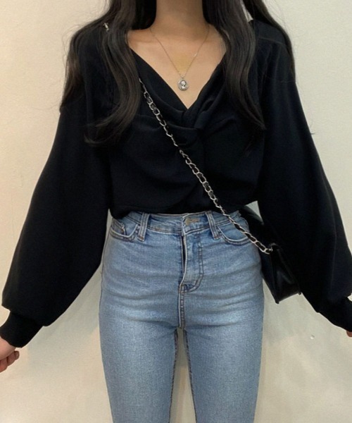 FLINEA(フリネア)の「Vネッククロス長袖ブラウス(シャツ/ブラウス・レディース・ブラック/ベージュ/ブルー/レンガ・FREE)」の5枚目の写真