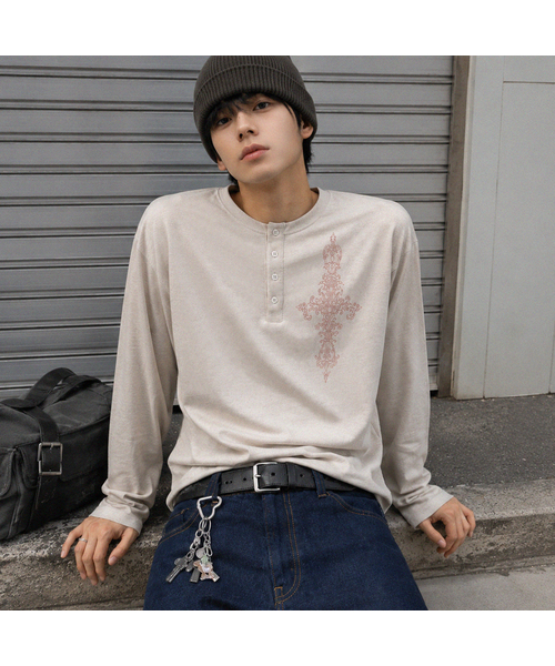 GRAVER ORDINARY（グレイバーオーディナリー）の「[ODNR UNISEX]SIM CROSS ヘンリーネック ロングスリーブ Tシャツ_3color（Tシャツ/カットソー・レディース・ベージュ/ブラック/チャコールグレー・M/LARGE）」の3枚目の写真
