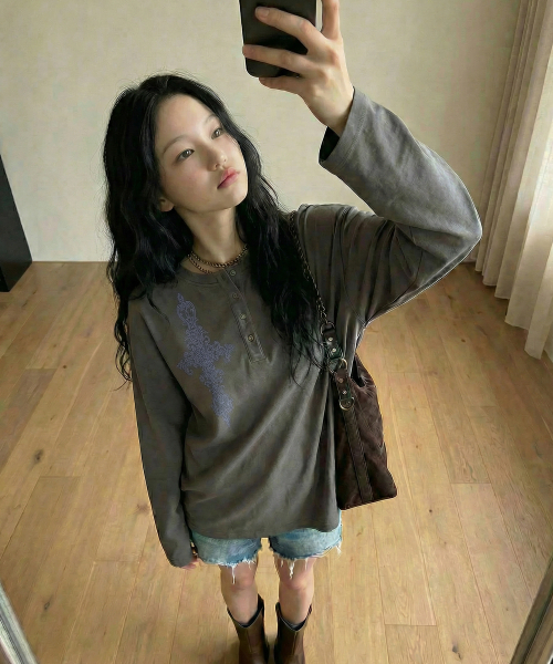 GRAVER ORDINARY（グレイバーオーディナリー）の「[ODNR UNISEX]SIM CROSS ヘンリーネック ロングスリーブ Tシャツ_3color（Tシャツ/カットソー・レディース・ベージュ/ブラック/チャコールグレー・M/LARGE）」の10枚目の写真