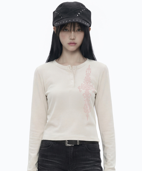 GRAVER ORDINARY（グレイバーオーディナリー）の「[ODNR UNISEX]SIM CROSS ヘンリーネック ロングスリーブ Tシャツ_3color（Tシャツ/カットソー・レディース・ベージュ/ブラック/チャコールグレー・M/LARGE）」の15枚目の写真
