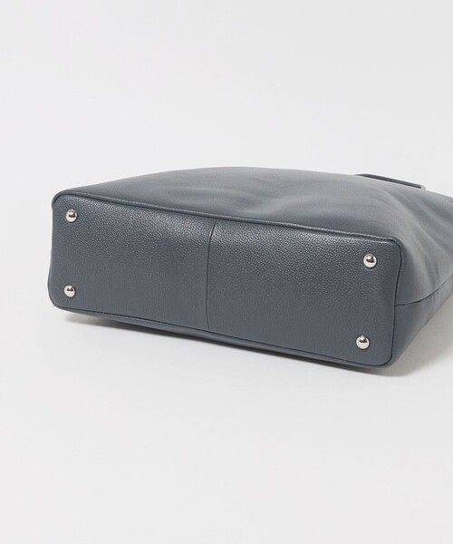 A DAY IN THE LIFE UNITED ARROWS(アデイインザライフユナイテッドアローズ)の「シュリンク レザー バーティカルトートバッグ<A DAY IN THE LIFE>(トートバッグ・メンズ・ブラック/ダークグレー・FREE)」の7枚目の写真