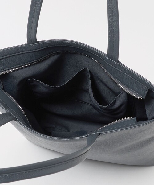 A DAY IN THE LIFE UNITED ARROWS(アデイインザライフユナイテッドアローズ)の「シュリンク レザー バーティカルトートバッグ<A DAY IN THE LIFE>(トートバッグ・メンズ・ブラック/ダークグレー・FREE)」の10枚目の写真
