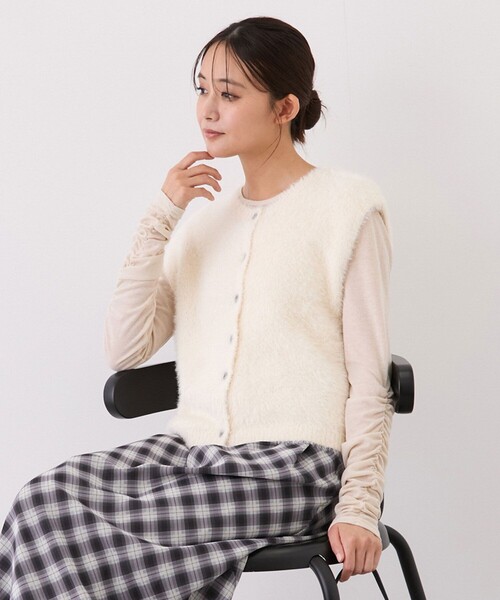 Jayro(ジャイロ)の「シャギー前開きベスト(ベスト・レディース・ホワイト系その他/チャコールグレー/ベージュ・M)」の2枚目の写真