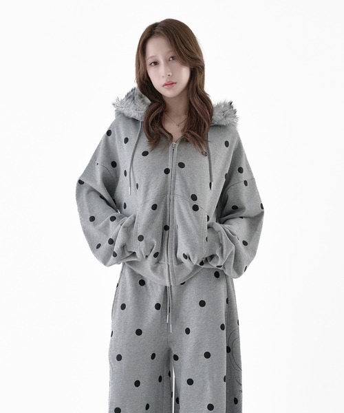 Melviianne(メルヴィアンヌ)の「Fur hood big logo sweat parker(パーカー・レディース・LT.Gray/Black/PINK・MEDIUM/SMALL)」の2枚目の写真